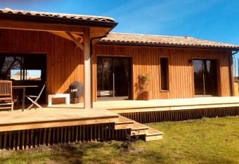 L   cho des vagues allows 18 year olds to book a room