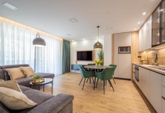 Angela   s Place has Balcony rooms