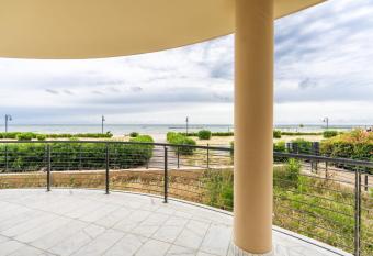 Beachfront Luxurious Newly Built 2-Bed Flat with Stunning Sea Views & Terrace allows 18 year olds to book a room
