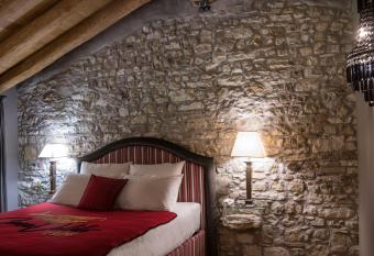 Casa Valdo Country House allows 18 year olds to book a room