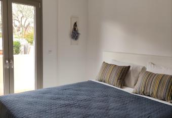 EmMi Houses allows 18 year olds to book a room