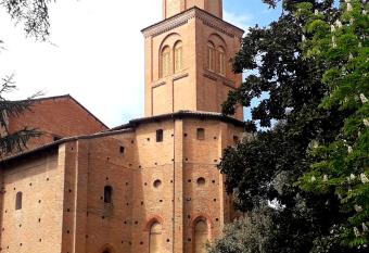 La casa del Vescovo allows 18 year olds to book a room