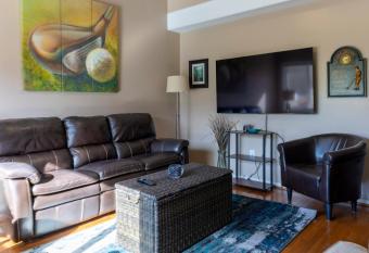 Bald Mountain Lake Escape allows 18 year olds to book a room