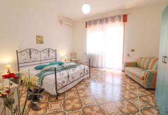 Casa Isabel a Otranto 10 posti has Smoking/Balcony rooms