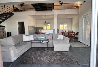 Vila 1272 has Balcony rooms