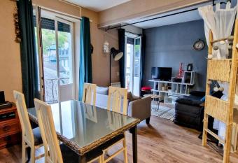 Cocon au c  ur de Bagn  res has Balcony rooms