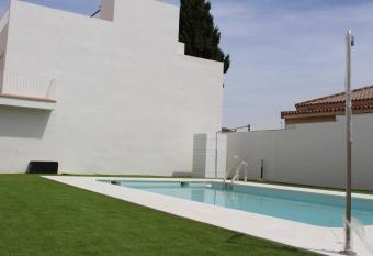 Apartamento tur  stico Camar  n allows 18 year olds to book a room