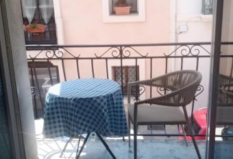 Centre ville de M  ze allows 18 year olds to book a room