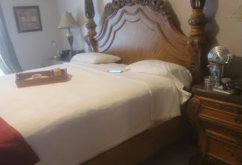 Good Vibes Villa allows 18 year olds to book a room