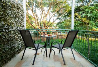 Summer Specials! 800 M to Samara Beach! Outdoor Workspace allows 18 year olds to book a room