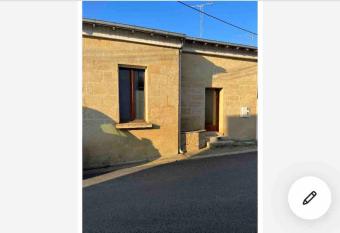 Le logis des roses has Balcony rooms
