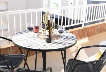 Alegre apto con piscina, a 300m de la playa. has Balcony rooms