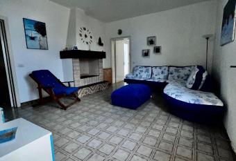 Dora e Franco Apartment treseiseiseiquattroseicinquezeroottanta has Balcony rooms