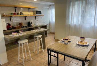 Departamento centro de Boca del R  o allows 18 year olds to book a room