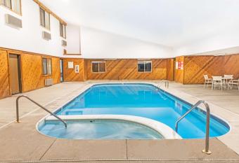 hotels in elyria ohio with jacuzzi
