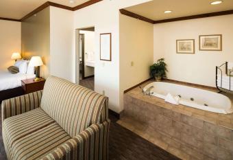 hotels in monroe with jacuzzi