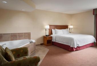 hotels in monroeville pa with jacuzzi suites